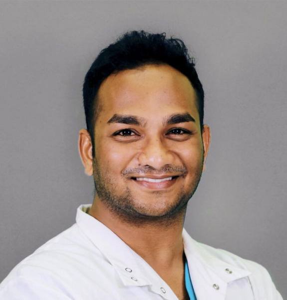 photo of Dr. Tarun Mundluru smiling